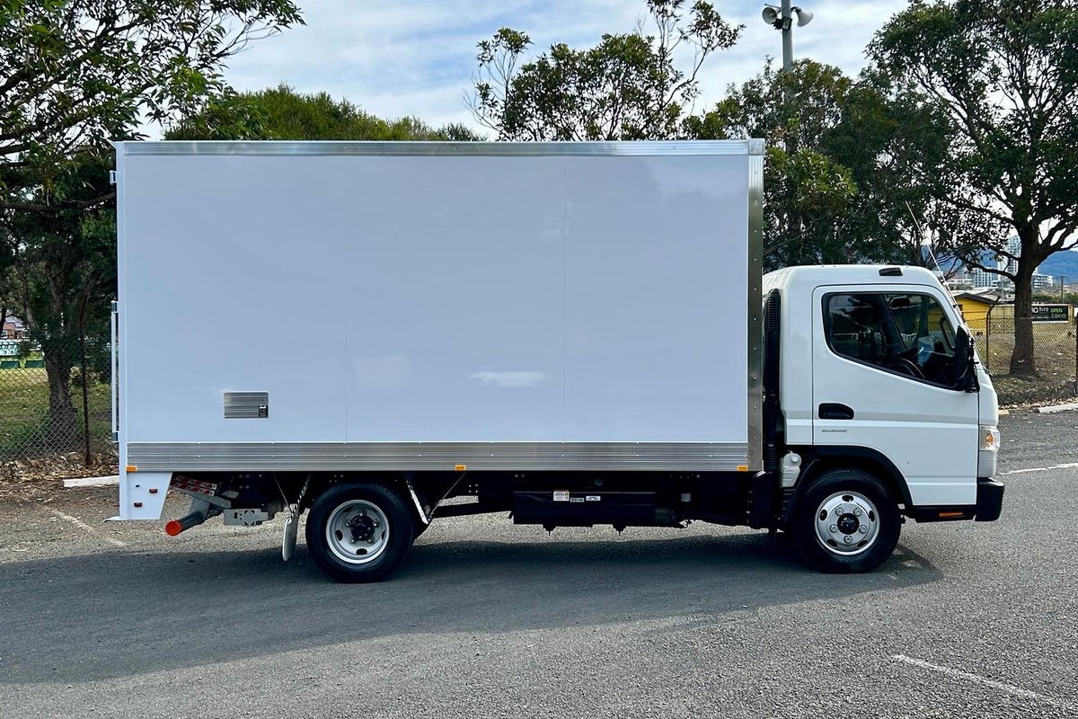 2021 Fuso Canter 615 image 7