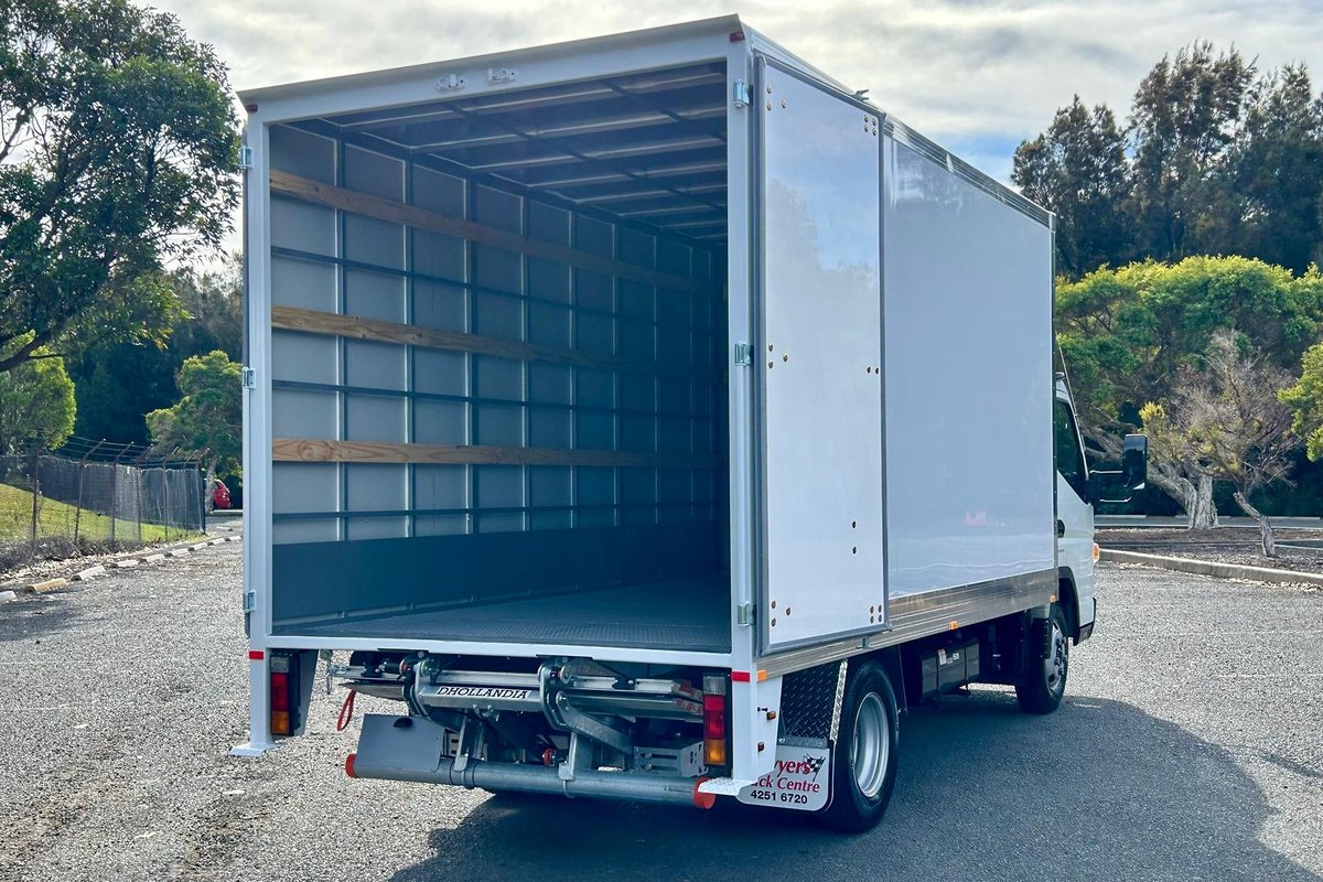 2021 Fuso Canter 615 image 14