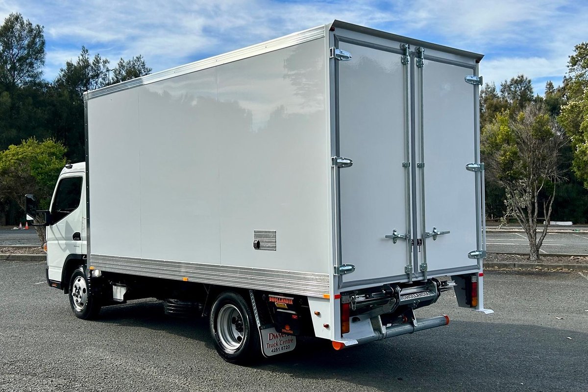 2021 Fuso Canter 615 image 4