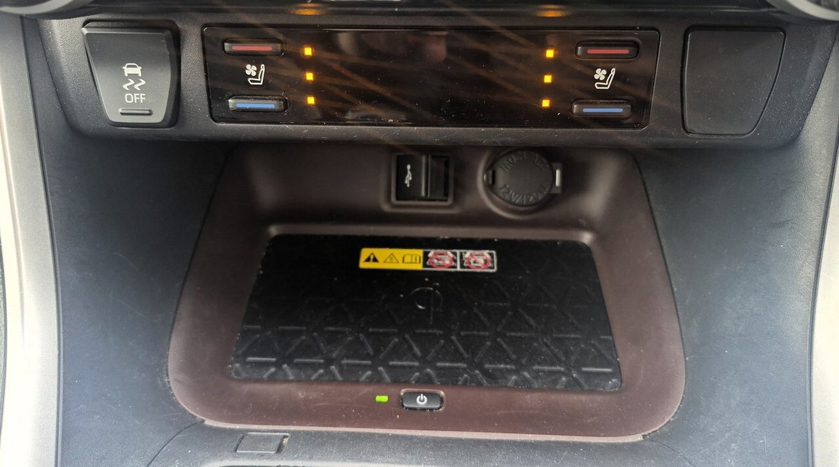 2022 Toyota RAV4 image 19
