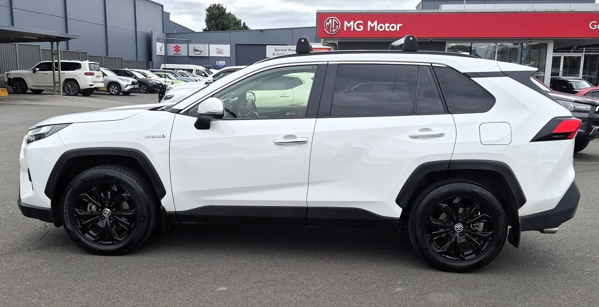 2022 Toyota RAV4 image 7