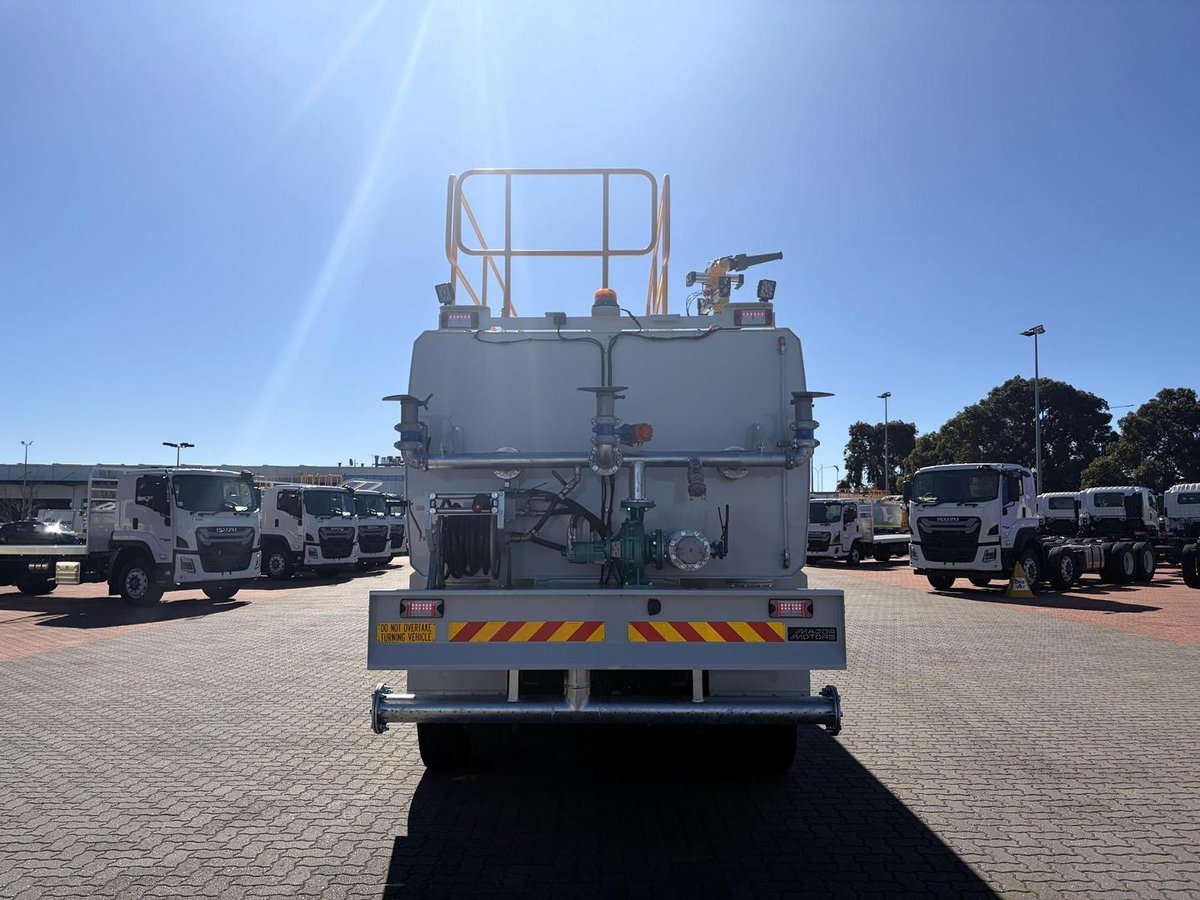 2026 Isuzu Fyh 320-355 R60 At 18000L Watercart image 18