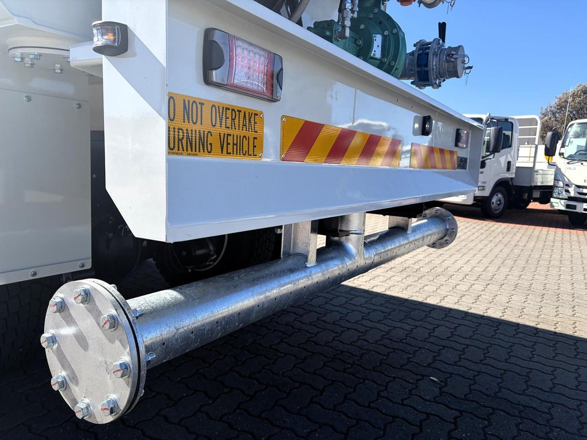 2026 Isuzu Fyh 320-355 At R60 8X4 Water Car image 20