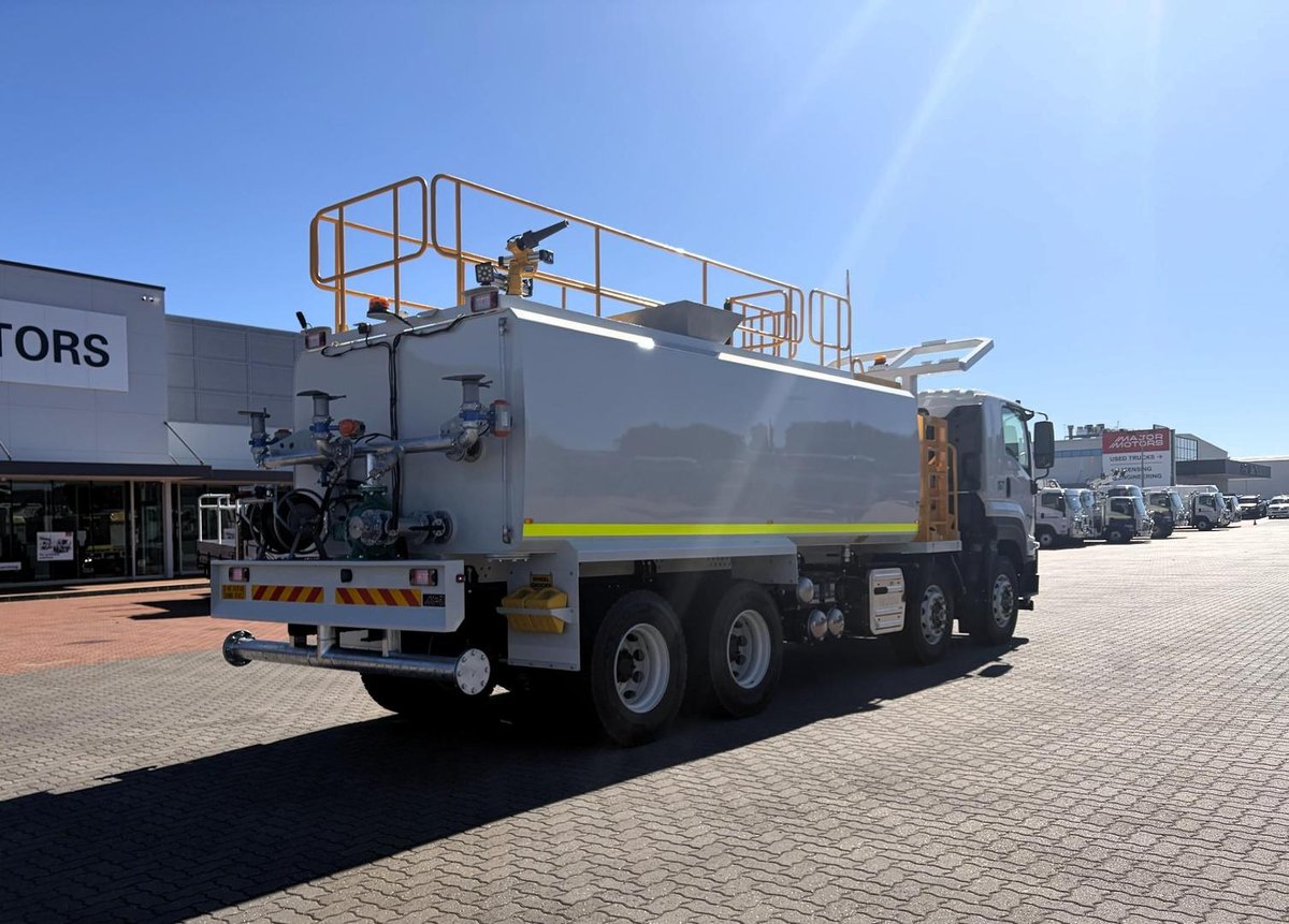 2026 Isuzu Fyh 320-355 At R60 8X4 Water Car image 2