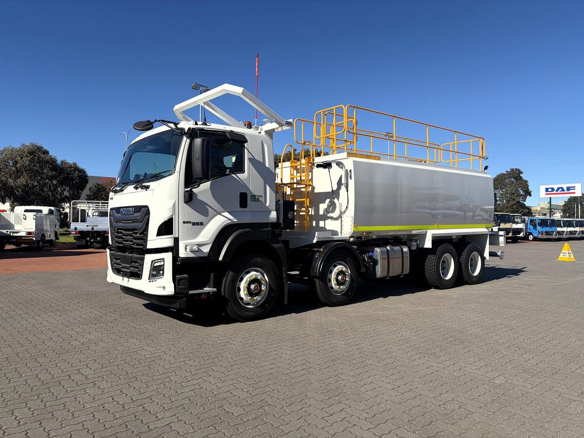 2026 Isuzu Fyh 320-355 At R60 8X4 Water Car image 6