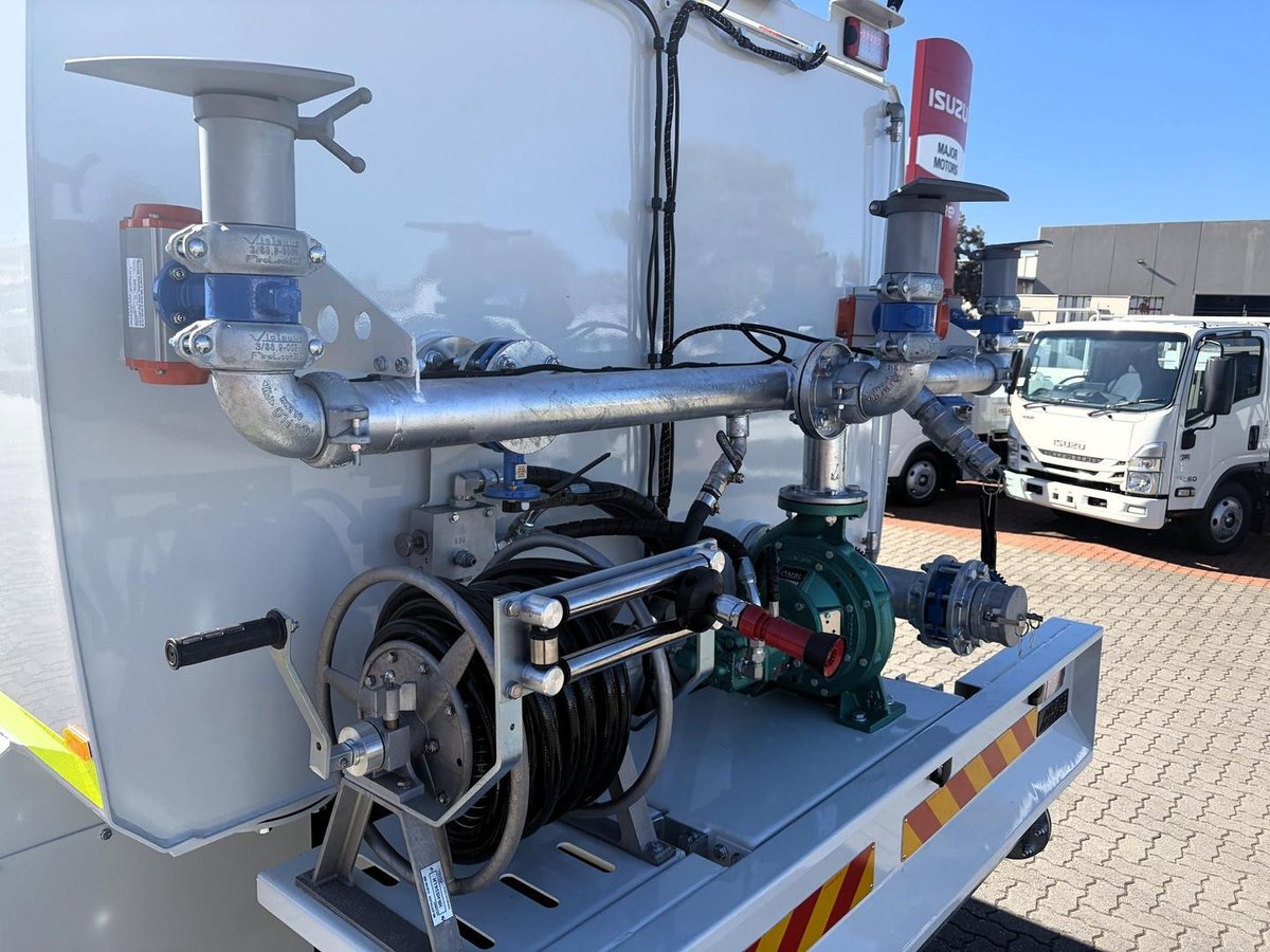 2026 Isuzu Fyh 320-355 At R60 8X4 Water Car image 19