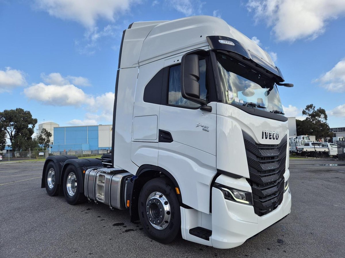 2026 Iveco S-Way AS700 image 10