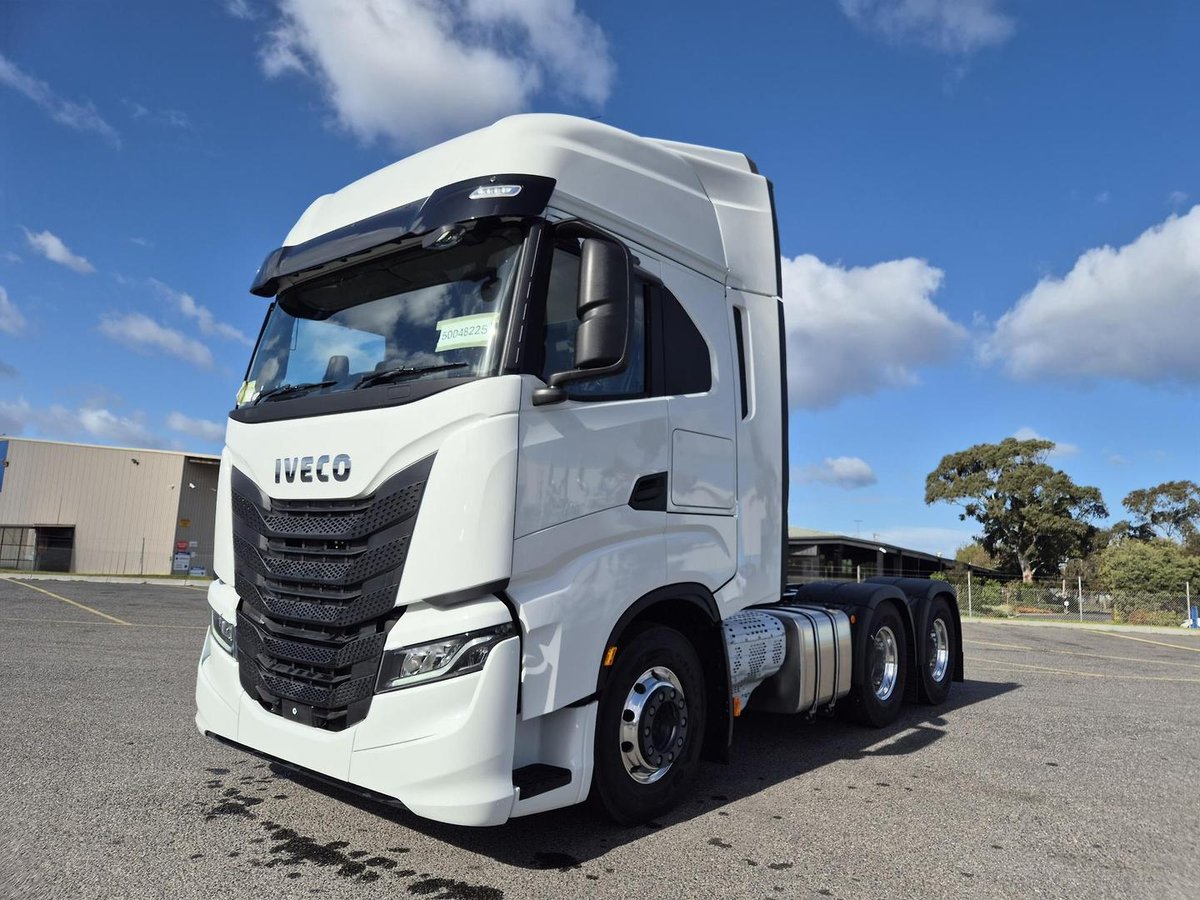 2026 Iveco S-Way AS700 image 7
