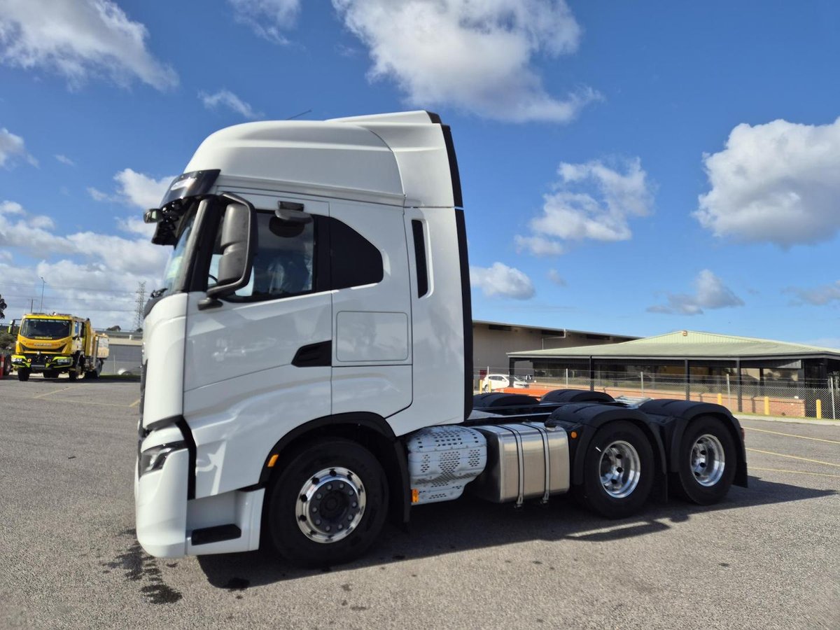 2026 Iveco S-Way AS700 image 8