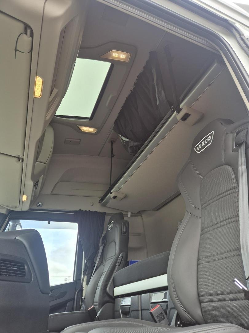 2026 Iveco S-Way AS700 image 15