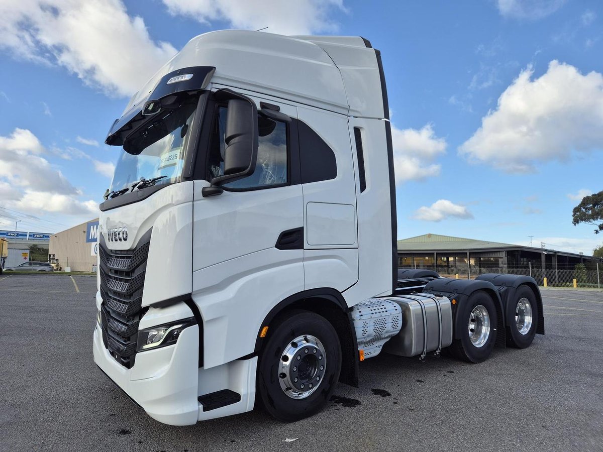 2026 Iveco S-Way AS700 image 9