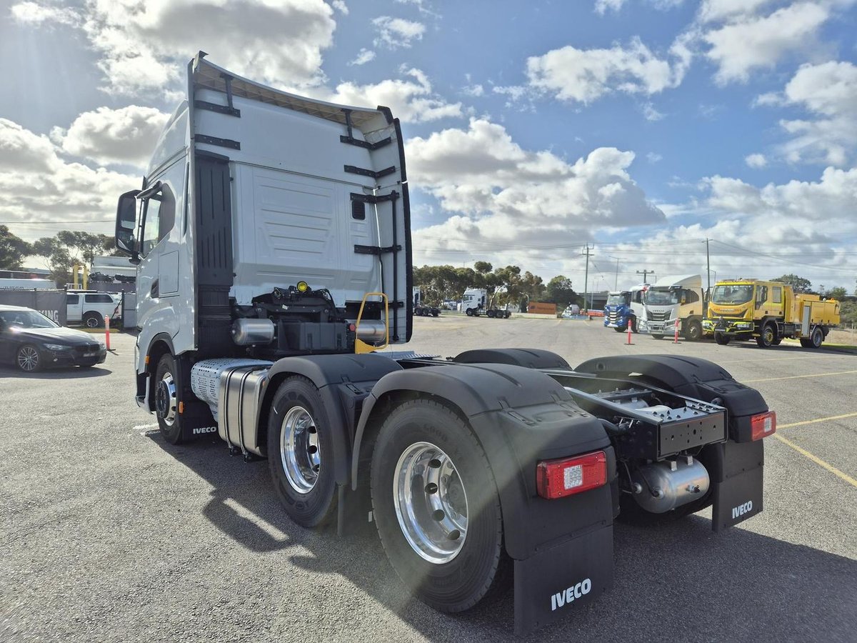 2026 Iveco S-Way AS700 image 5