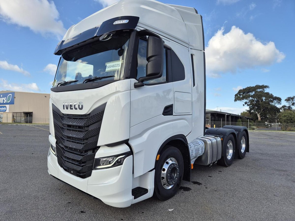 2026 Iveco S-Way AS700 image 2