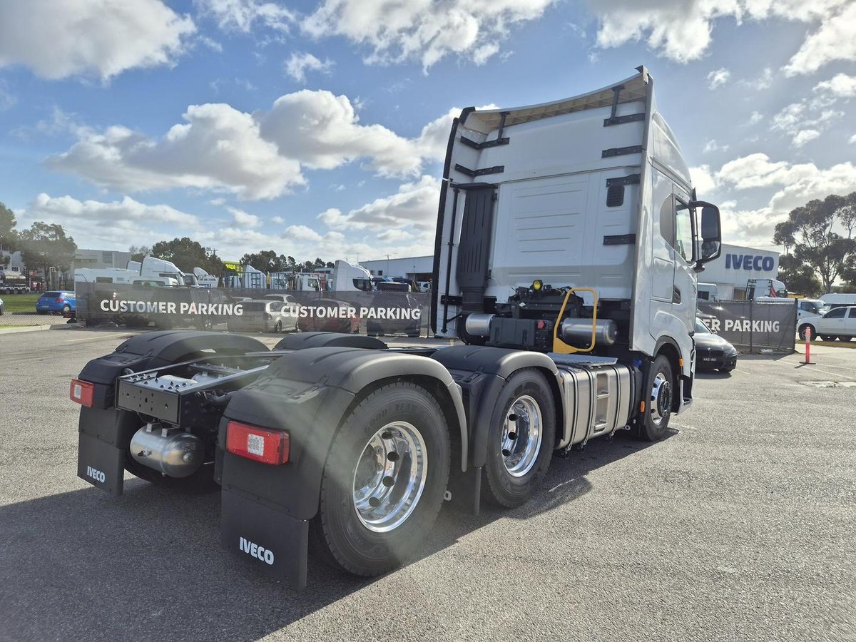 2026 Iveco S-Way AS700 image 6