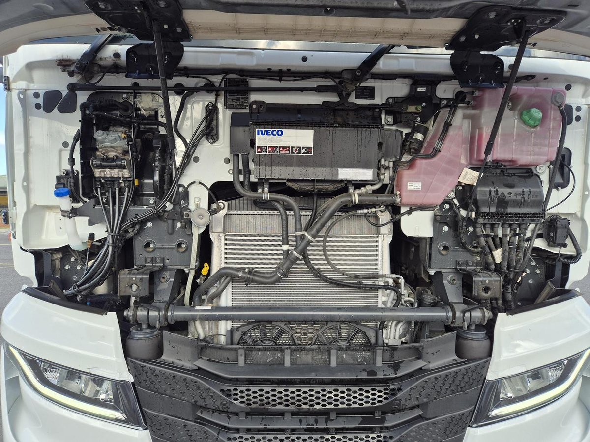 2026 Iveco S-Way AS700 image 12