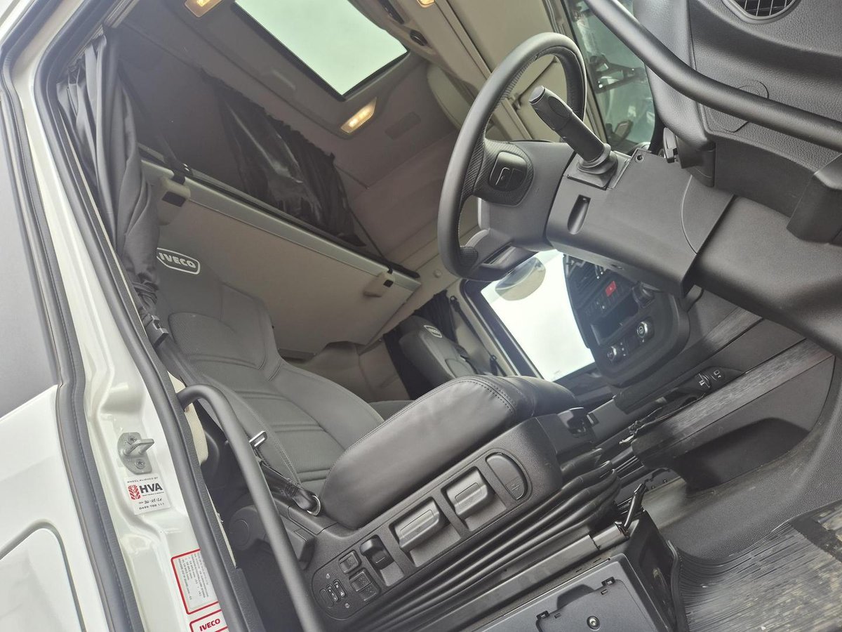 2026 Iveco S-Way AS700 image 16