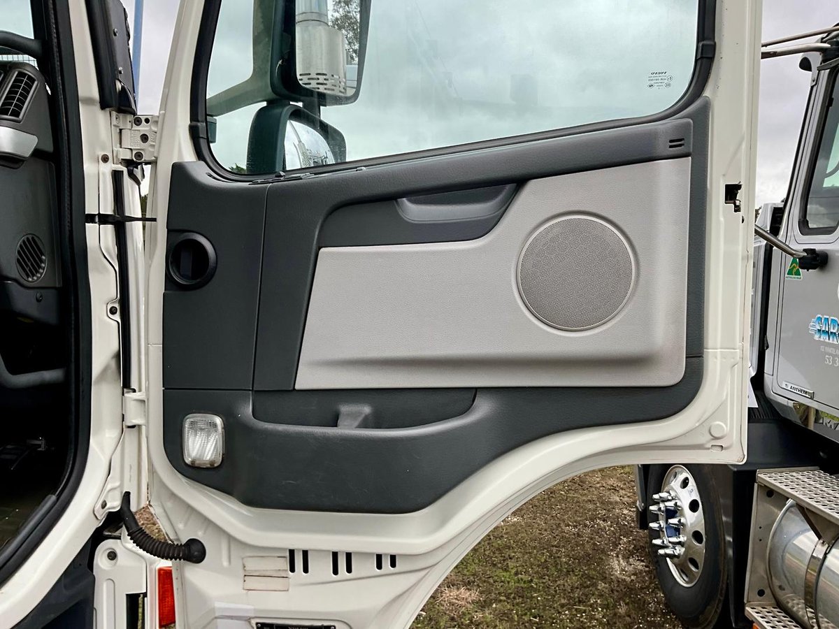 2011 Volvo Fm Series image 23
