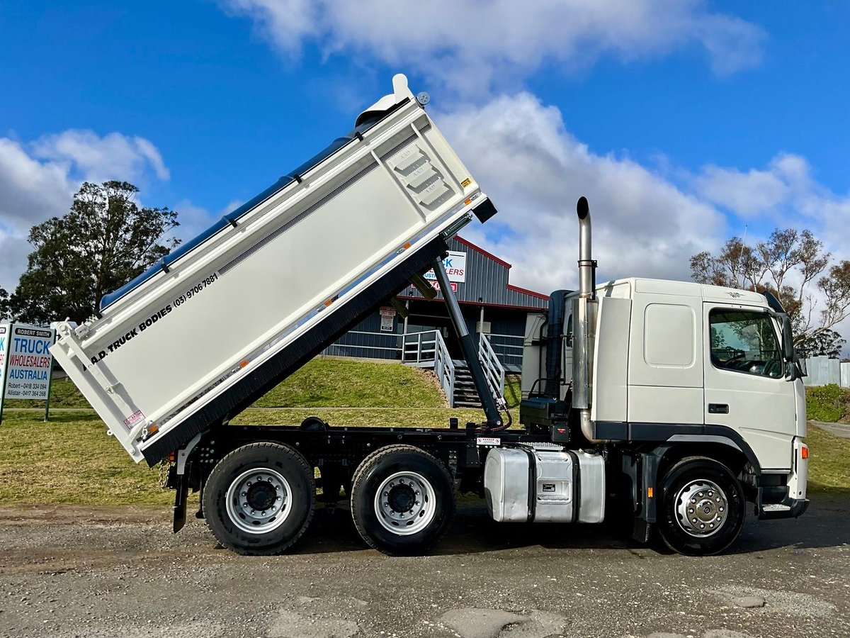 2011 Volvo Fm Series image 2