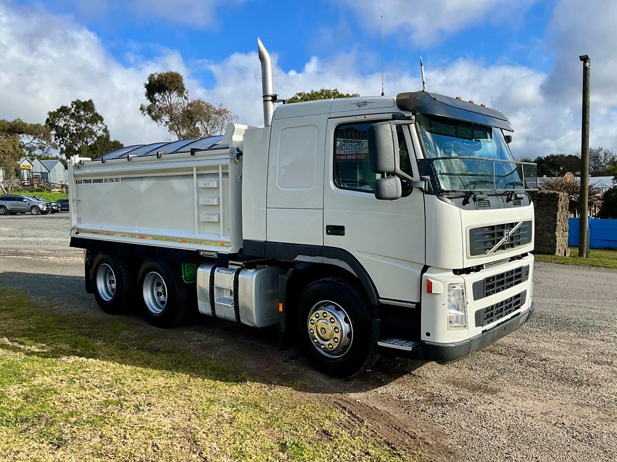 2011 Volvo Fm Series image 30
