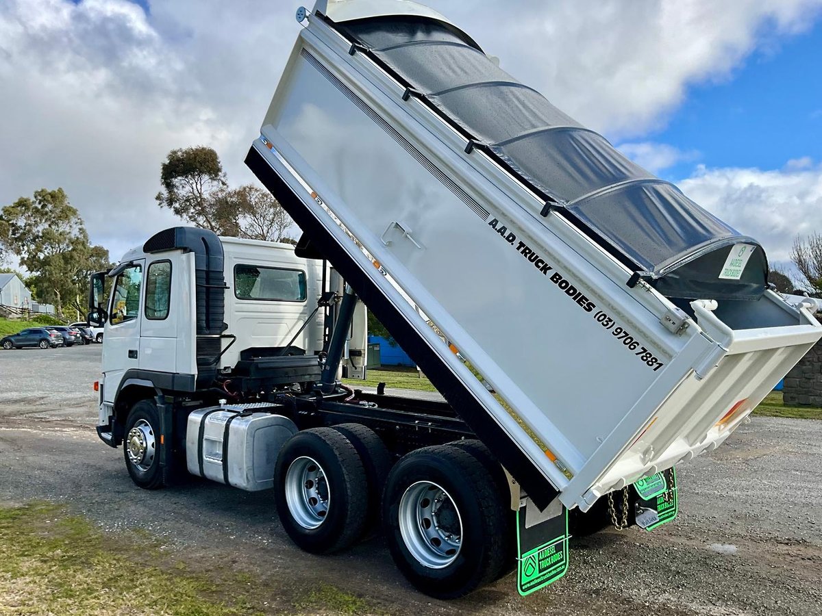 2011 Volvo Fm Series image 28