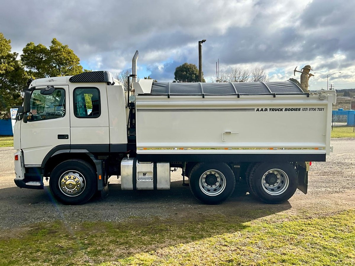 2011 Volvo Fm Series image 4