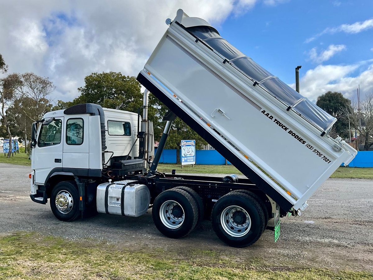 2011 Volvo Fm Series image 32