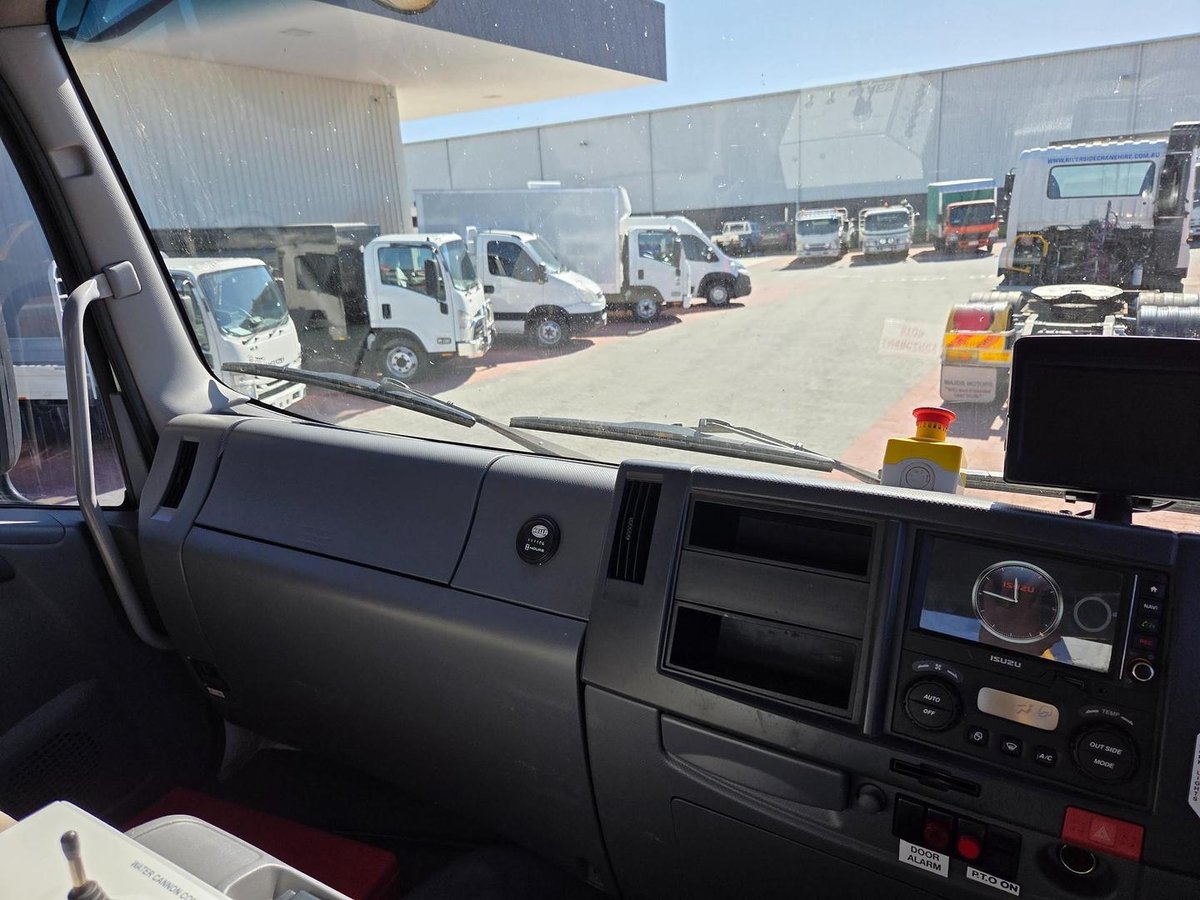 2026 Isuzu Fyh 300-350 8X4 Auto 18000L Water Cart image 5