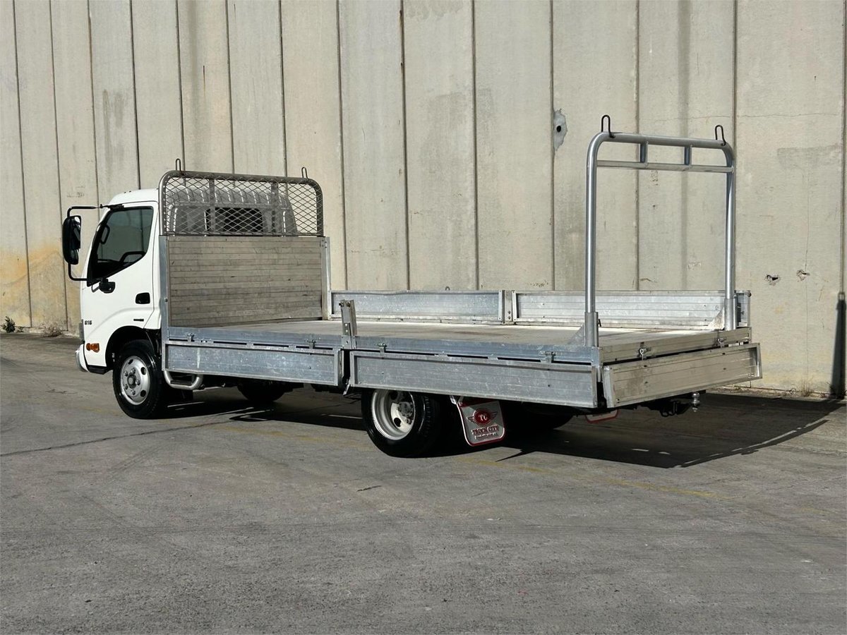 2020 Hino 300 image 4