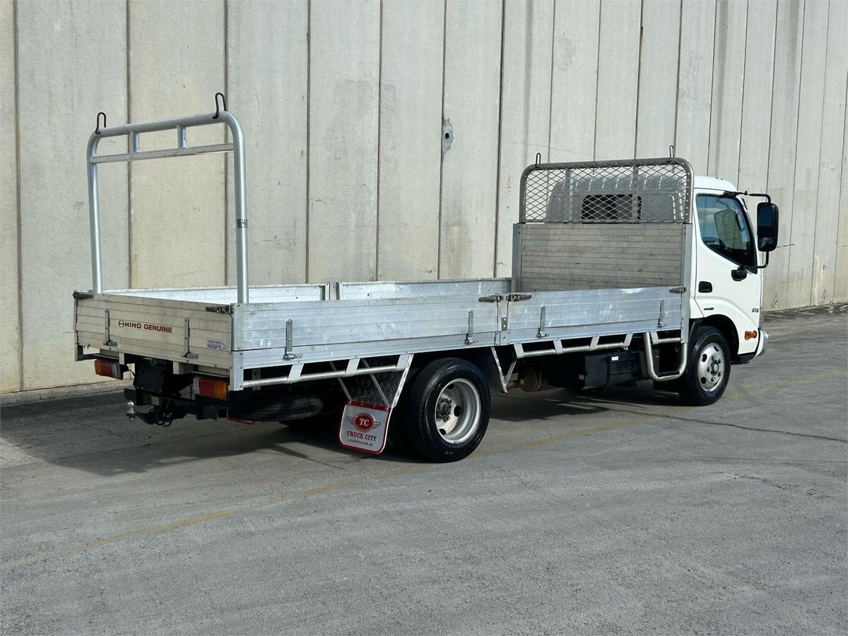 2020 Hino 300 Series 616 Alloy Tray image 7