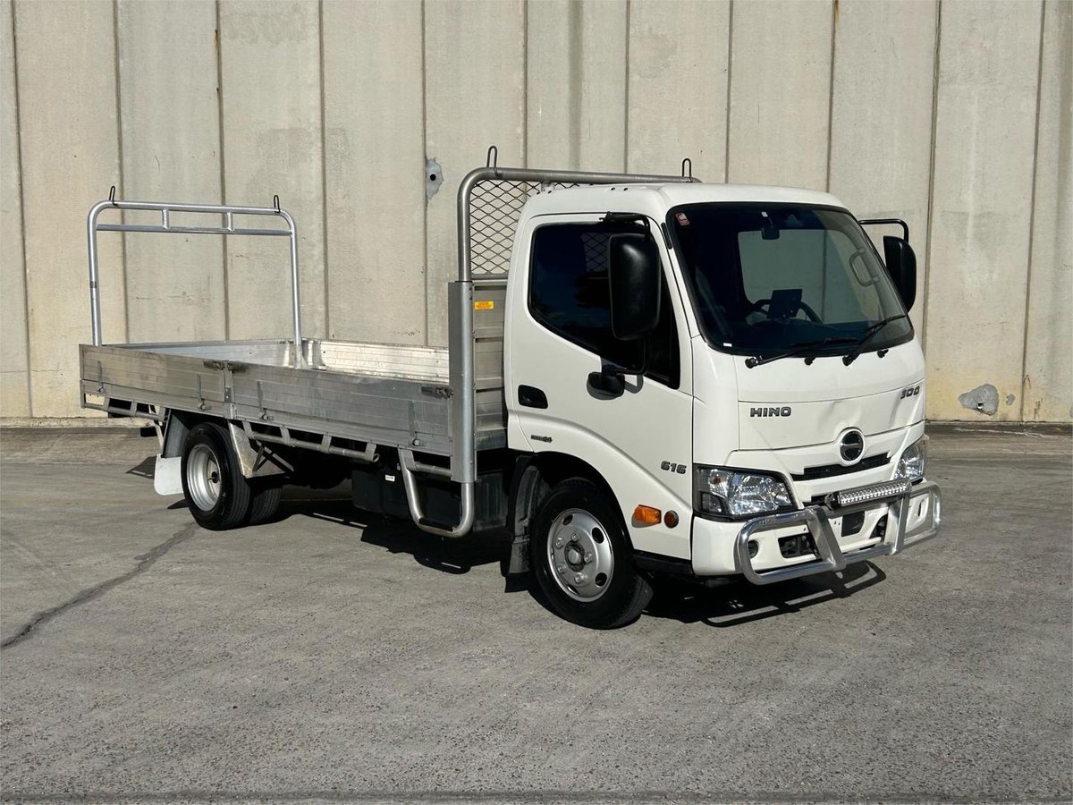 2020 Hino 300 image 9