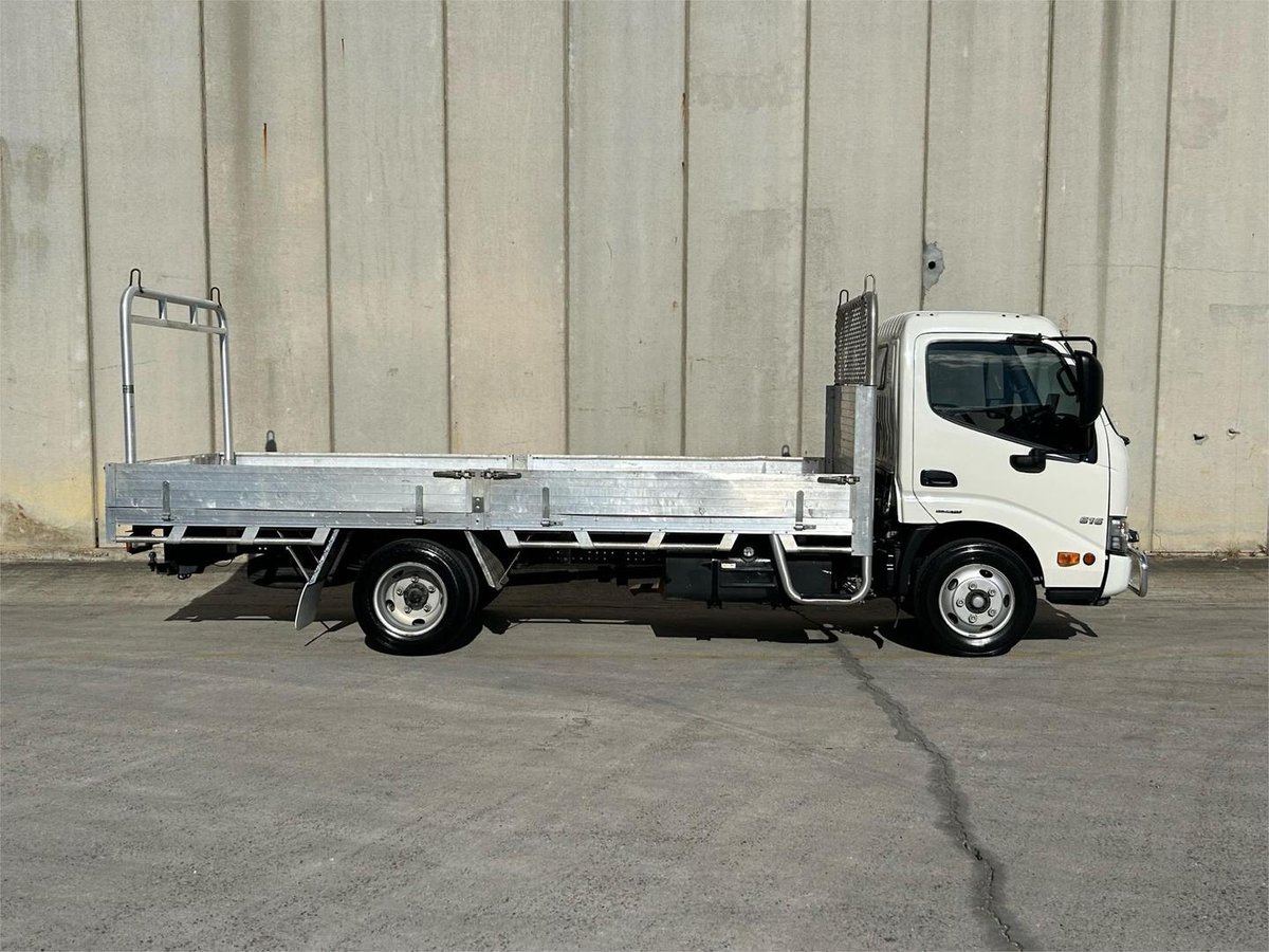 2020 Hino 300 image 8