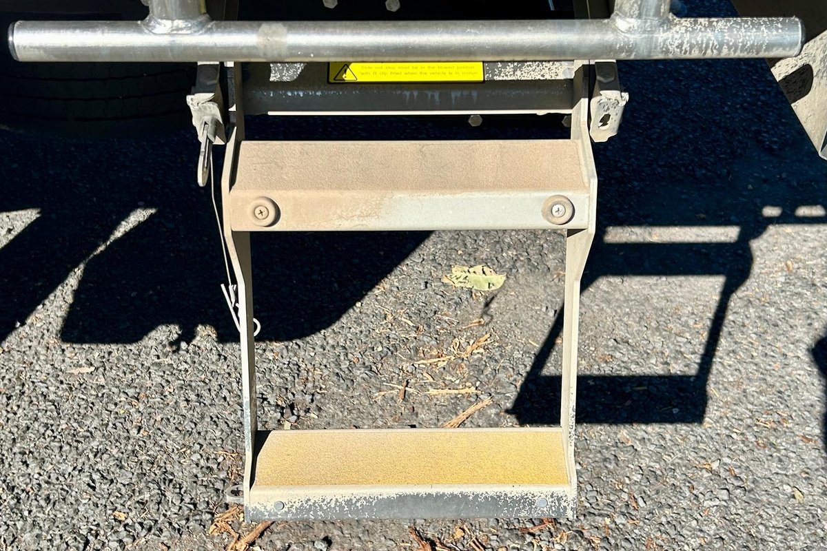 2022 Isuzu N Series NPR 45/55-155 Tradepack image 15