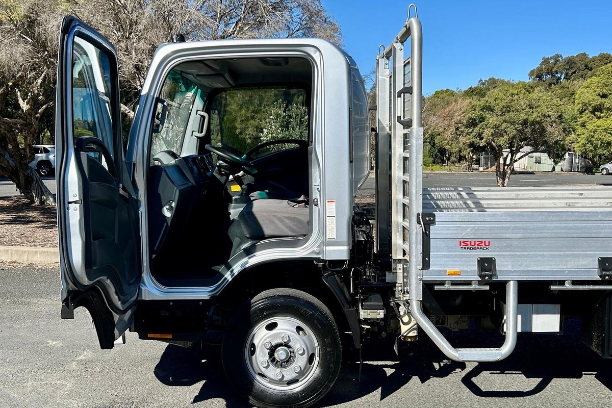 2022 Isuzu N Series NPR 45/55-155 Tradepack image 19