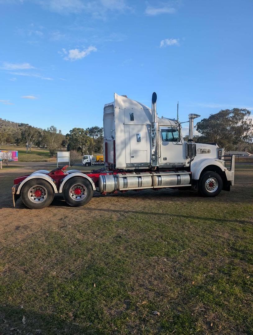 2011 Western Star 4900 Series 4900FX image 9