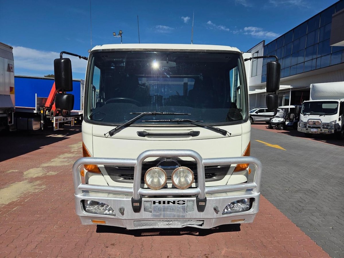 2013 Hino Fc 1022-500 Series Service Truck And Crane Combo image 16