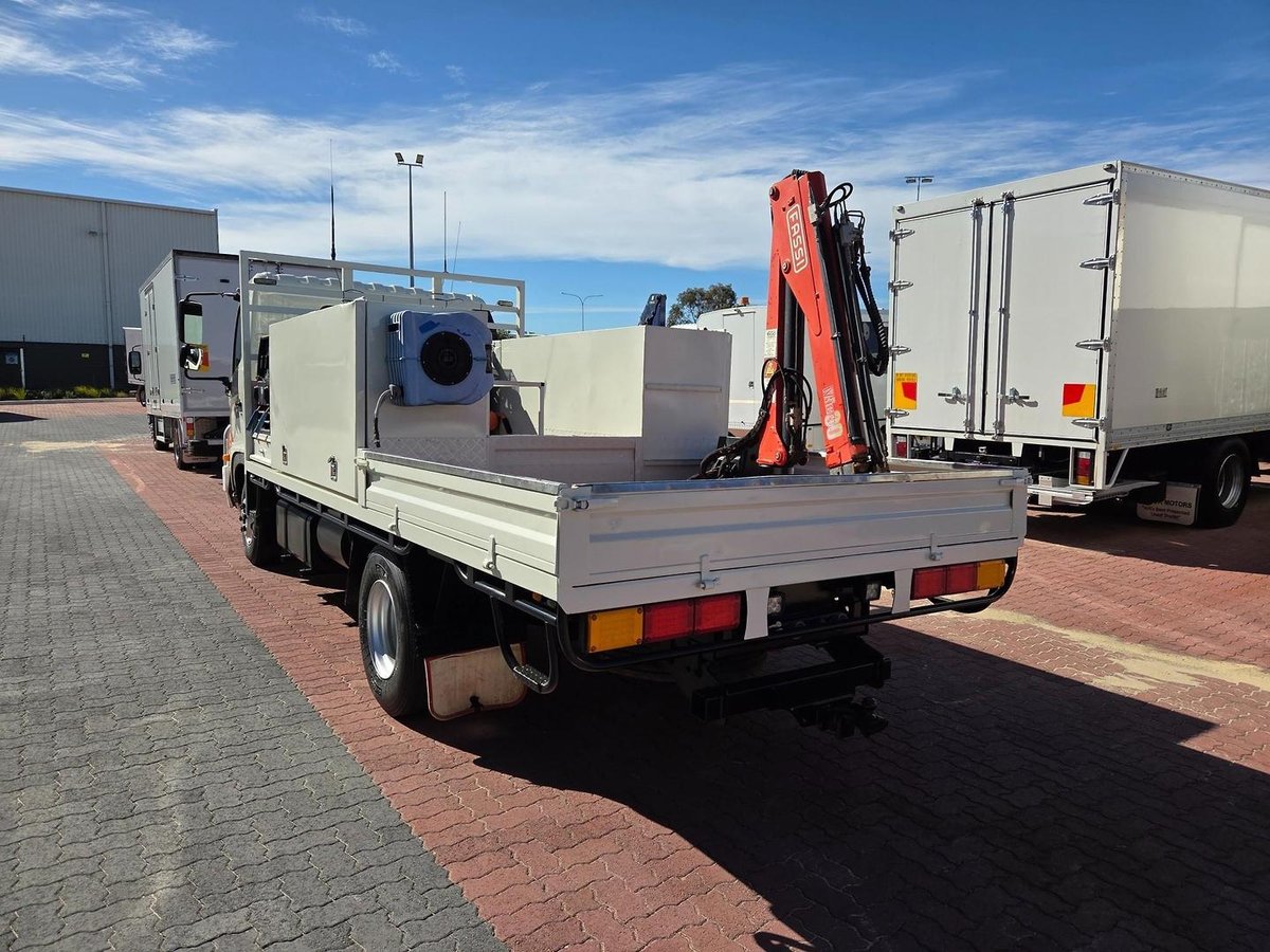 2013 Hino Fc 1022-500 Series Service Truck And Crane Combo image 9