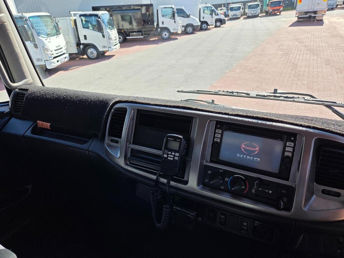 2013 Hino Fc 1022-500 Series Service Truck And Crane Combo image 15