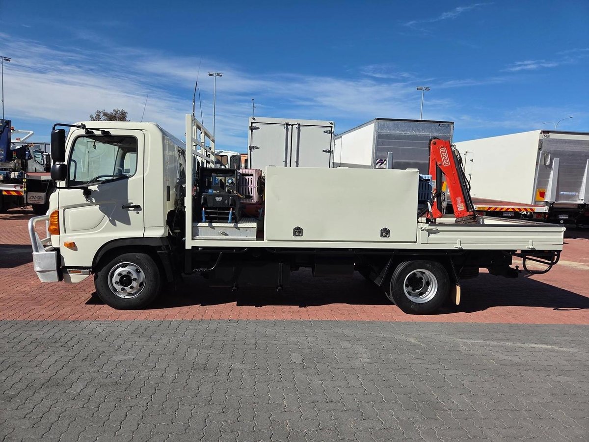 2013 Hino Fc 1022-500 Series Service Truck And Crane Combo image 7
