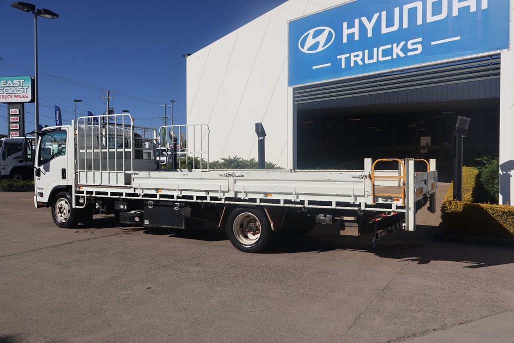 2019 Isuzu Nqr 80-190 image 3