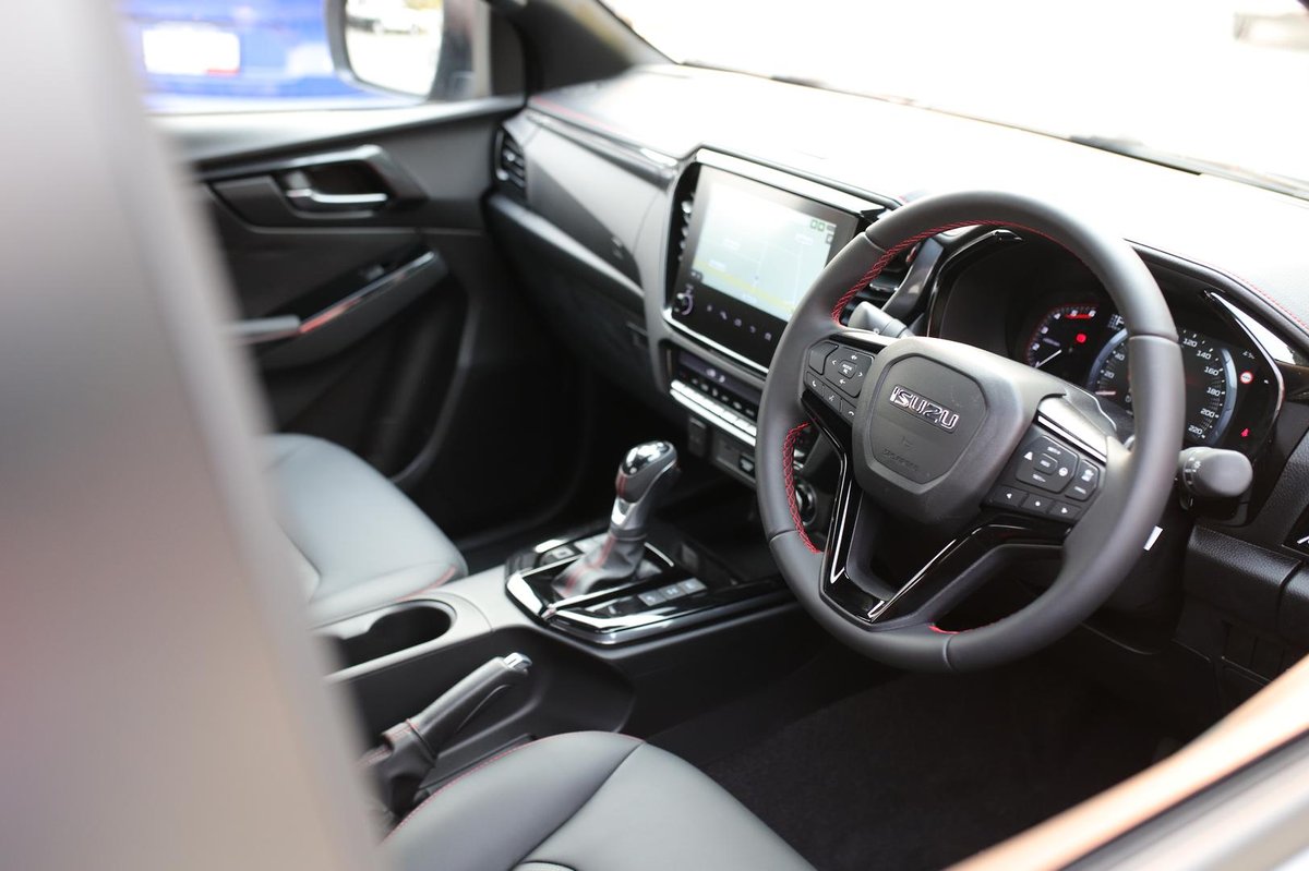 2025 Isuzu D-MAX image 14