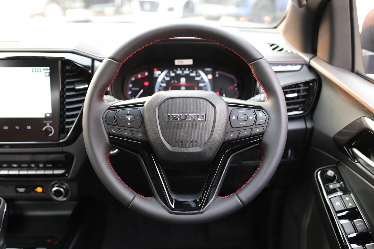 2025 Isuzu D-MAX image 16