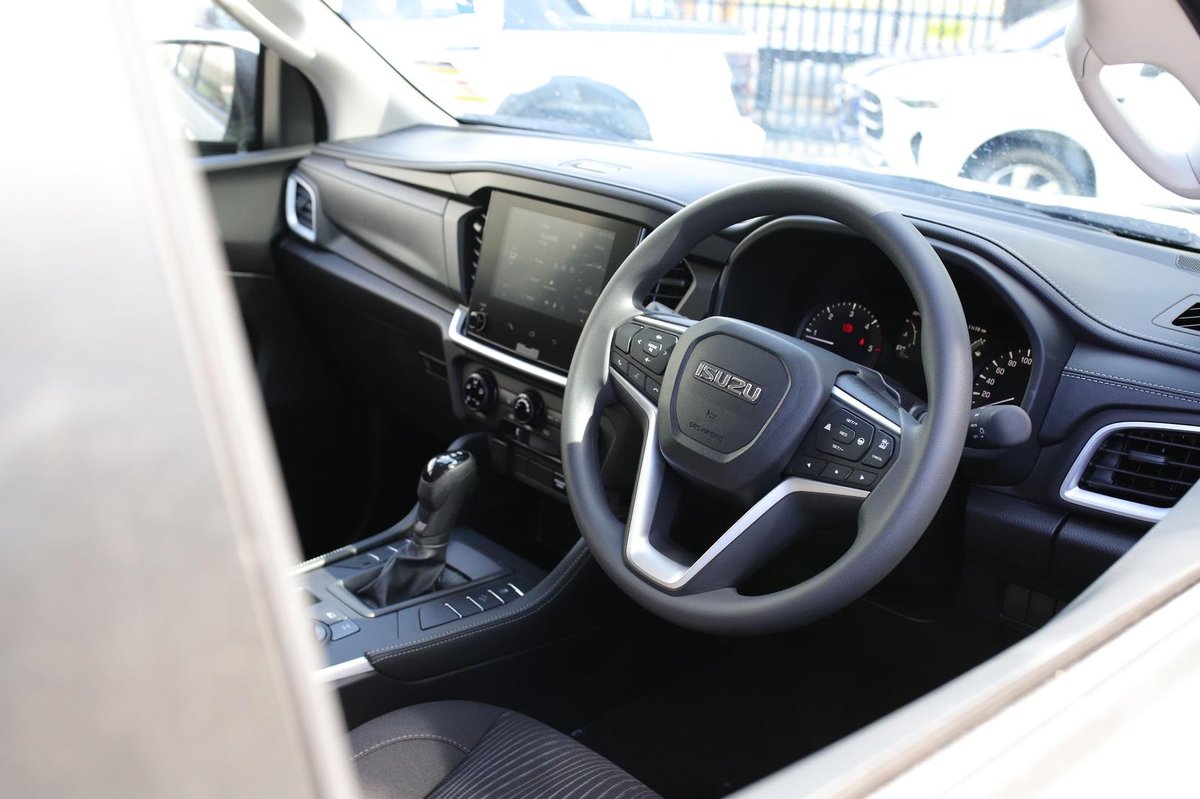 2025 Isuzu MU-X image 14