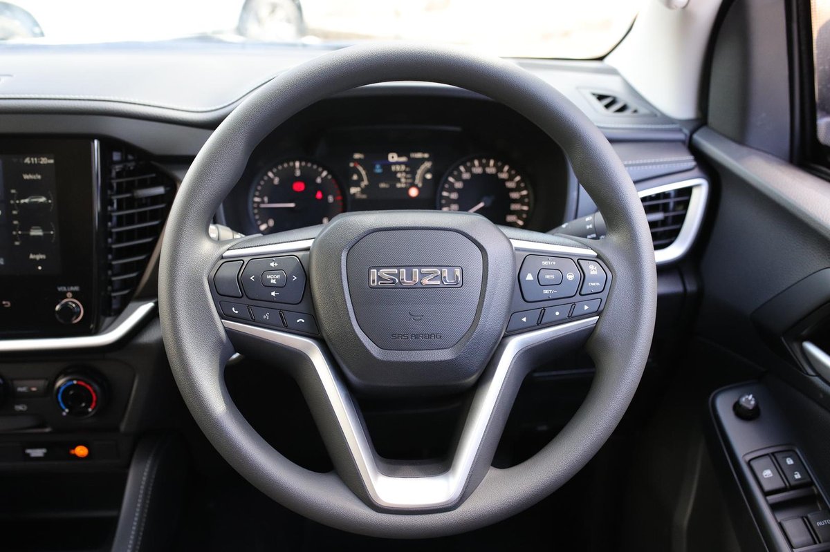 2025 Isuzu MU-X image 17