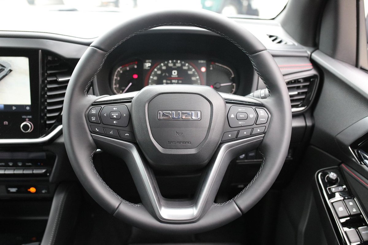 2025 Isuzu MU-X image 13