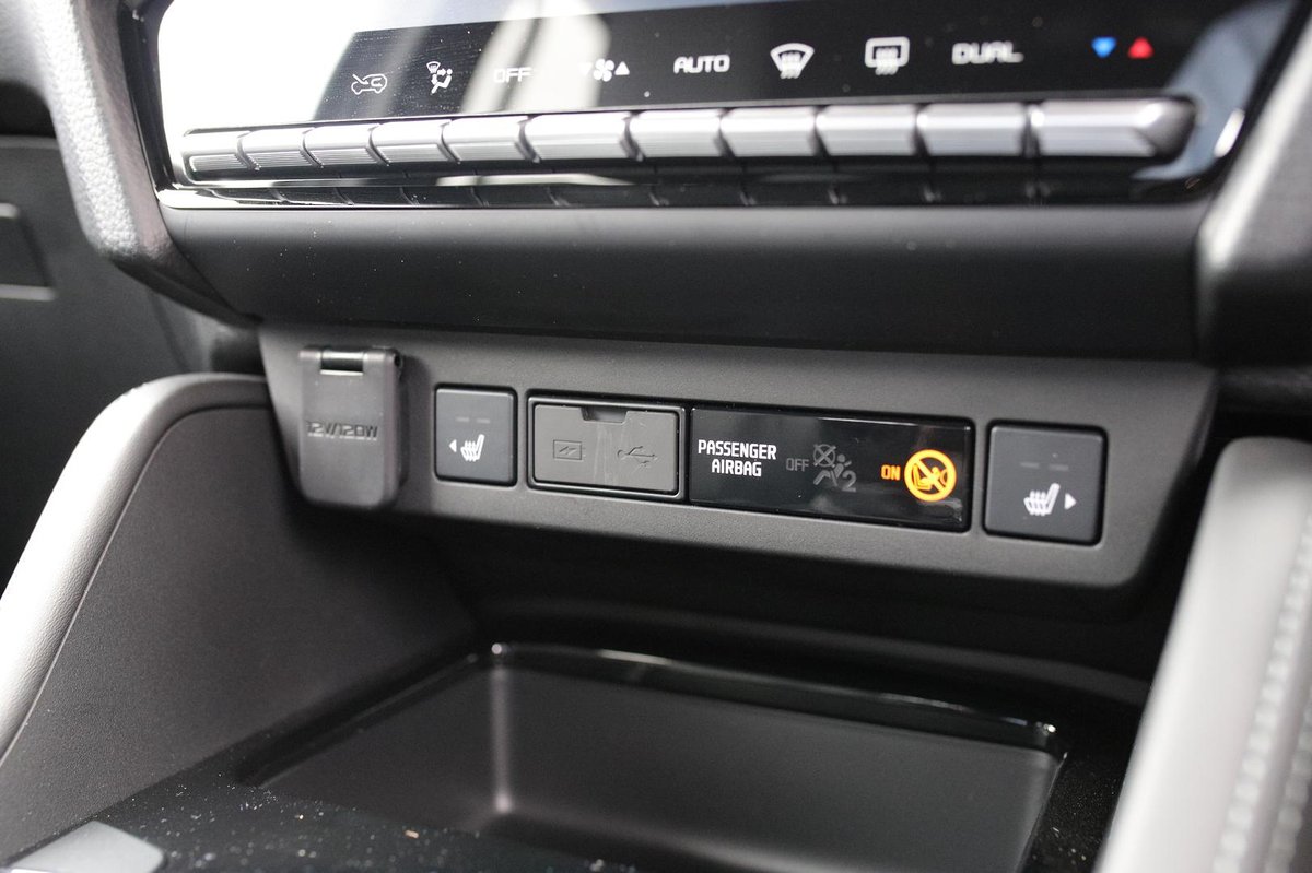 2025 Isuzu MU-X image 18