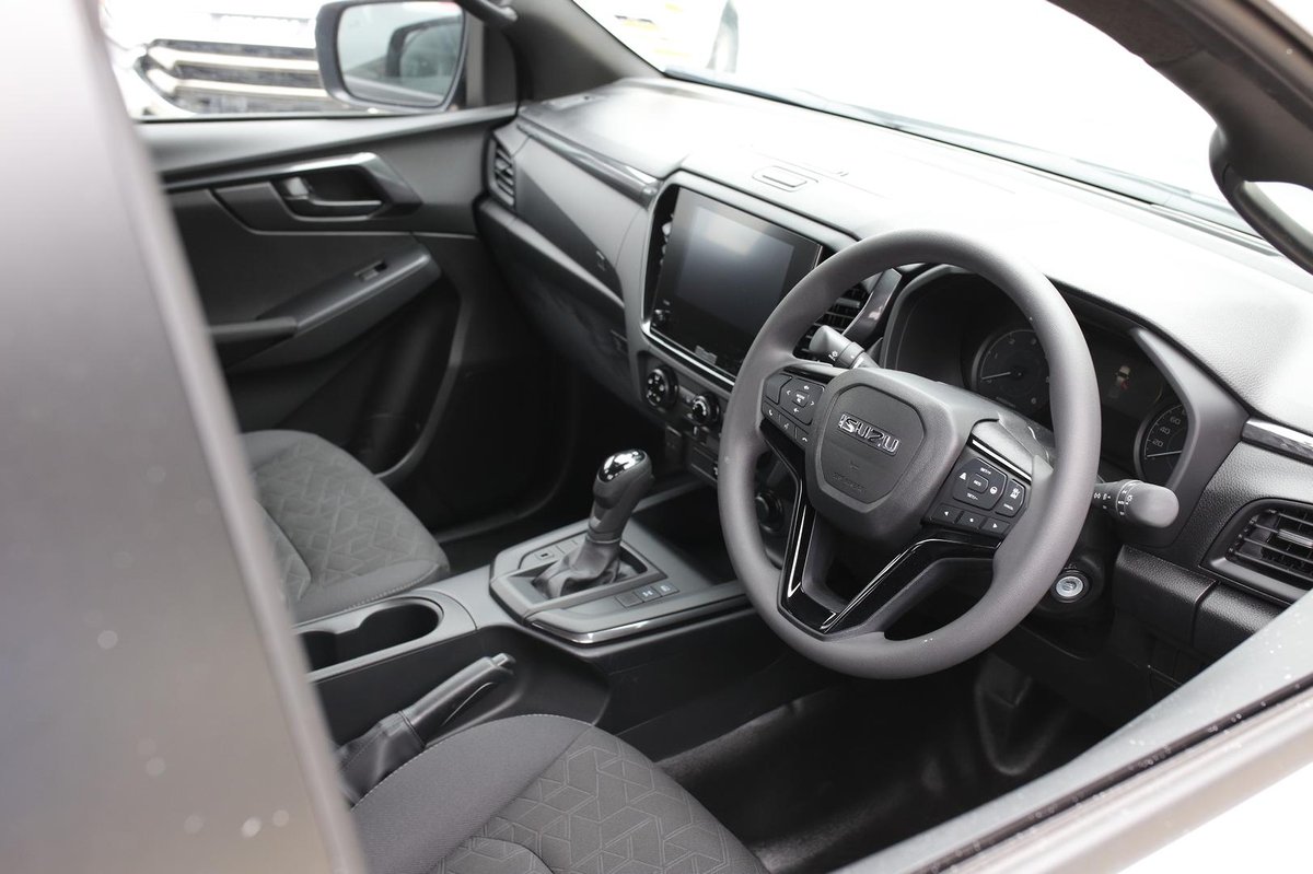2025 Isuzu D-MAX image 17