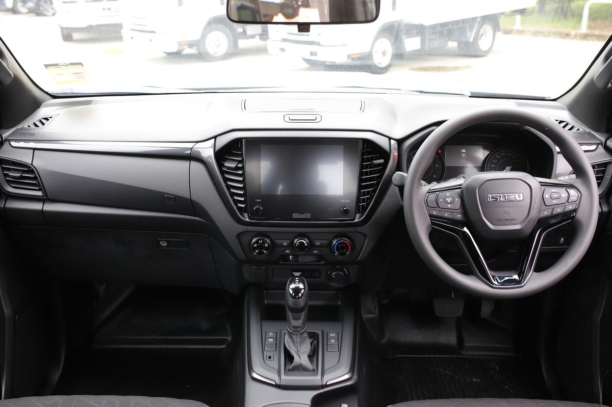 2025 Isuzu D-MAX image 18