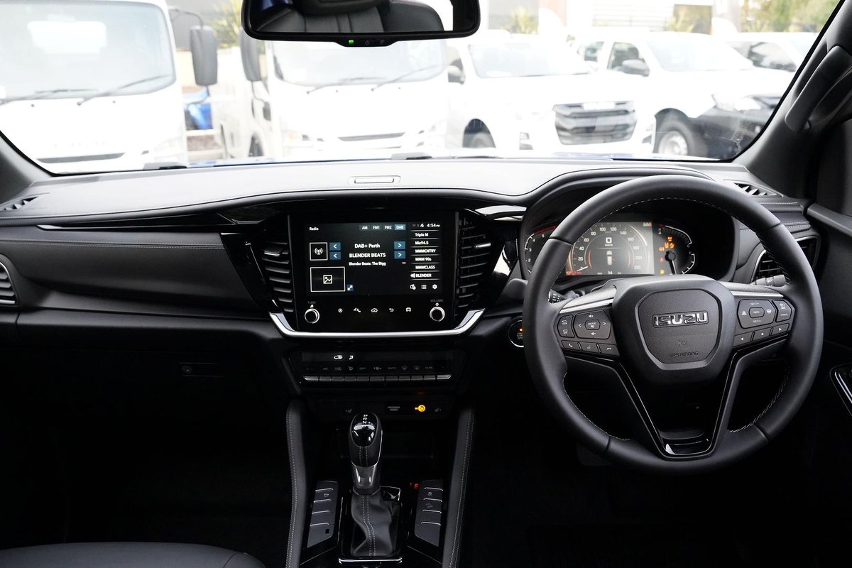 2025 Isuzu MU-X image 11