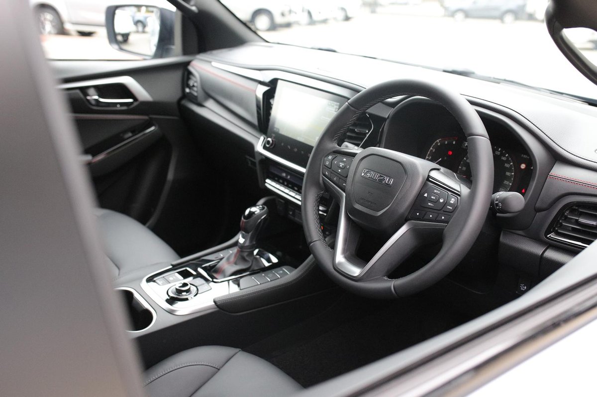 2025 Isuzu MU-X image 15