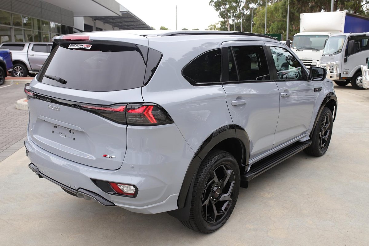 2025 Isuzu MU-X image 3